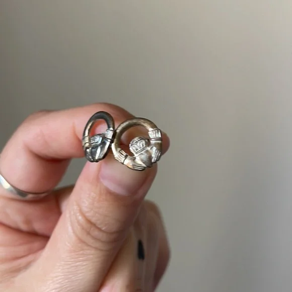 ☀️sold nfs☀️claddagh sterling earrings - Picture 2 of 5